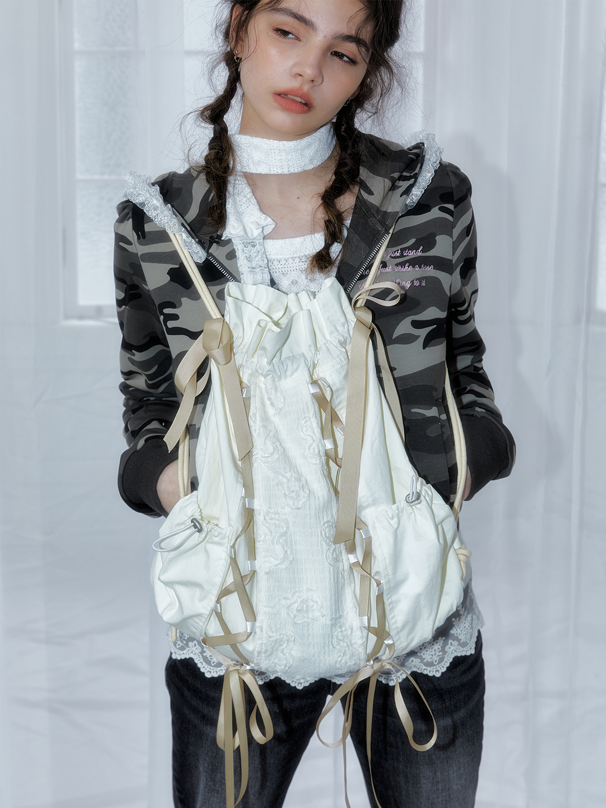 Strappy drawstring bag