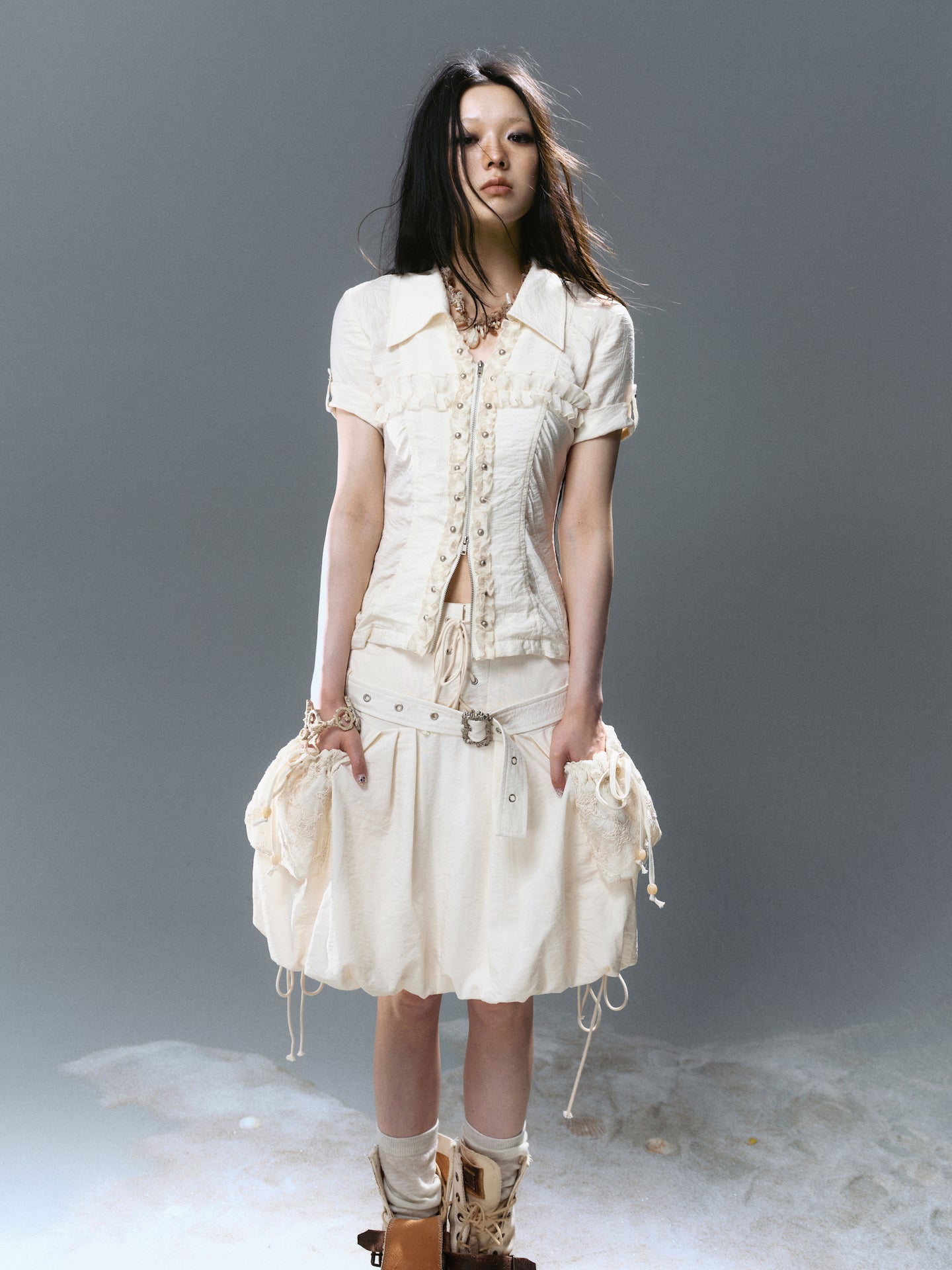 Riveted cross-pleated lace shirt