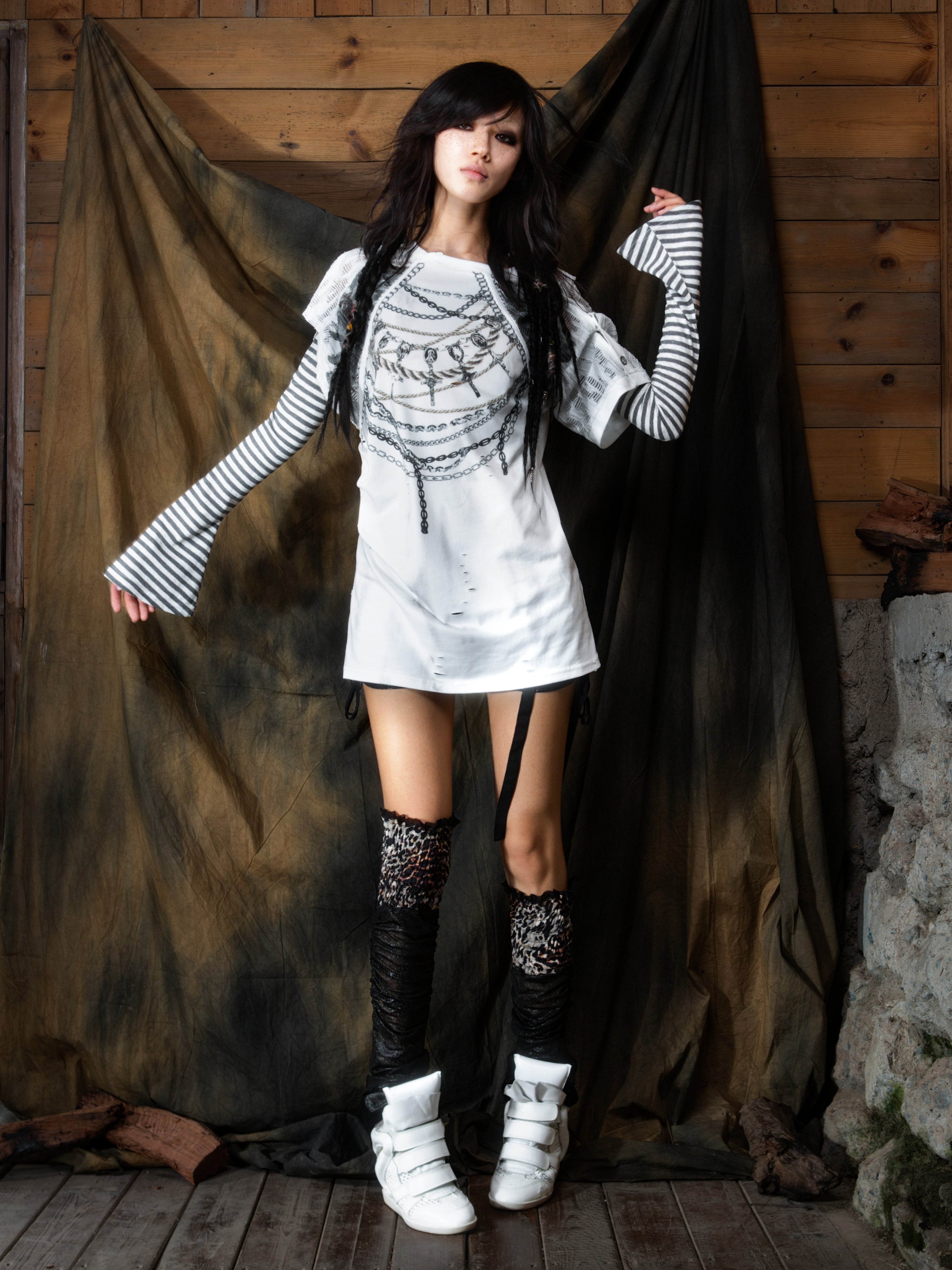 Chain Print Asymmetric T-shirt with Detachable Sleeves