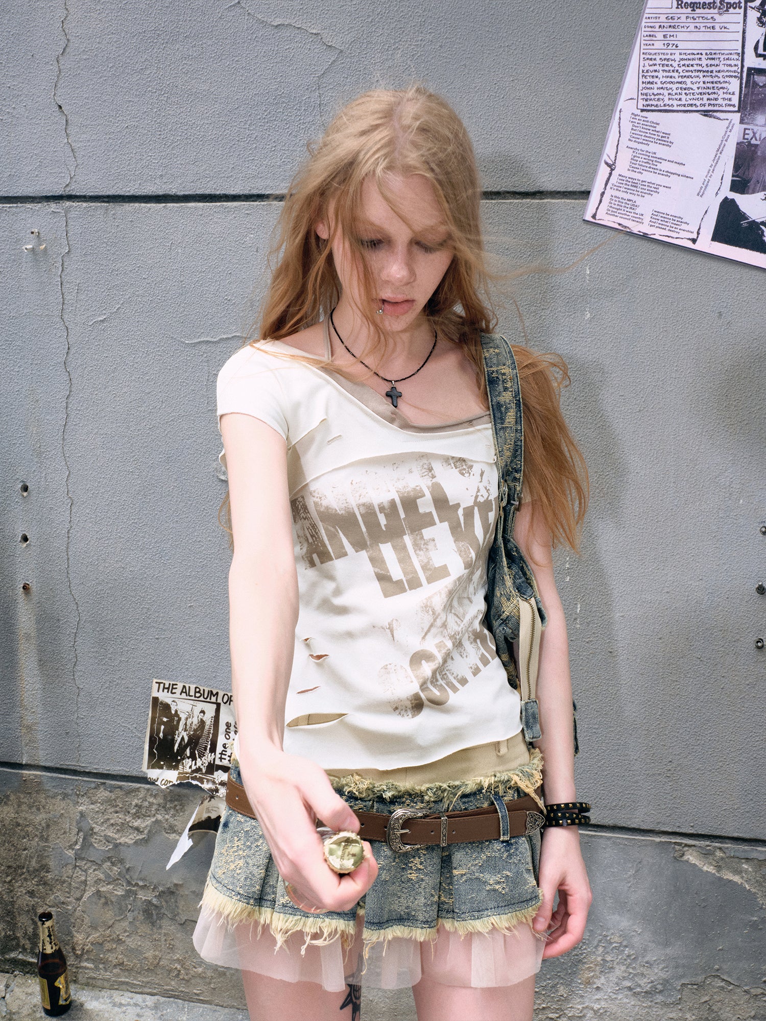 Off-Shoulder Raw Hem Graffiti T-Shirt