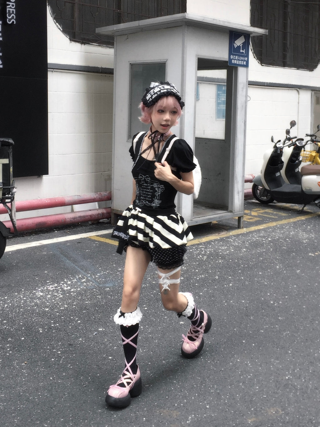 Lace-Up Floral Print Puff Sleeve Tee