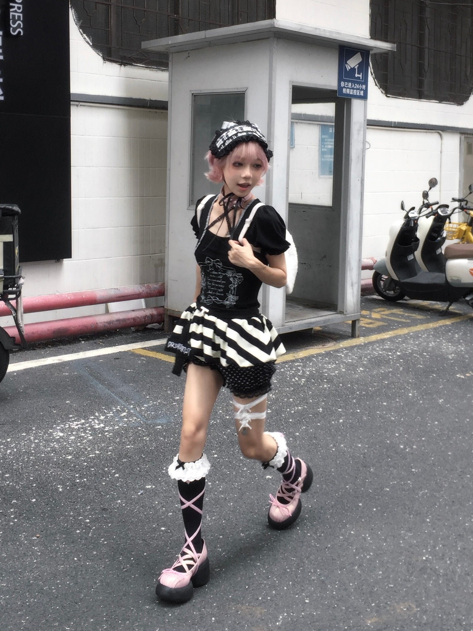 Lace-Up Floral Print Puff Sleeve Tee