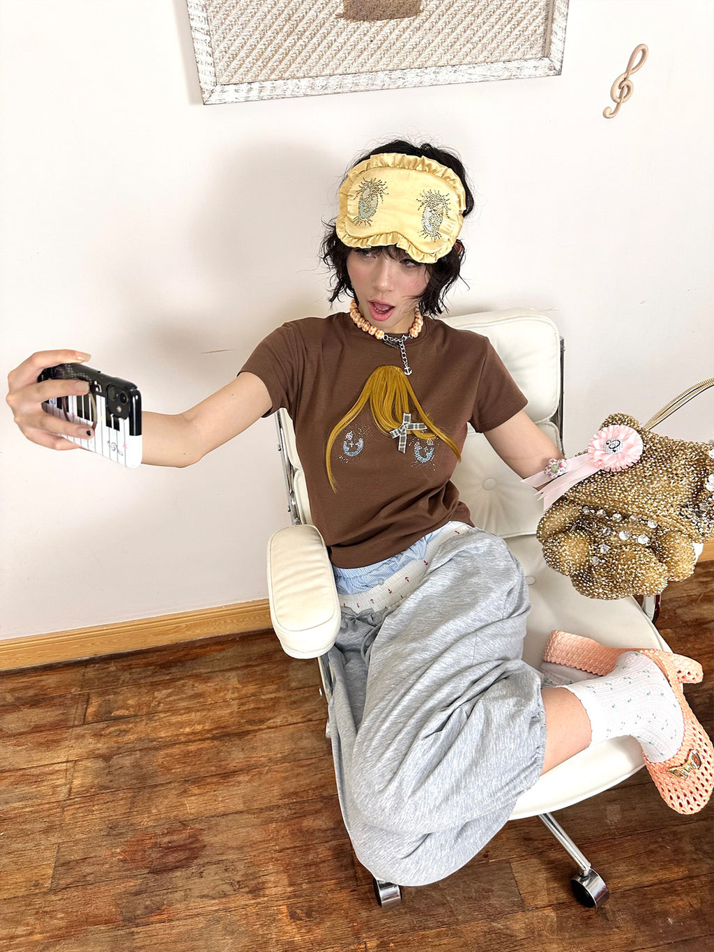 Big Eye Rhinestone Bangs Wig Tee
