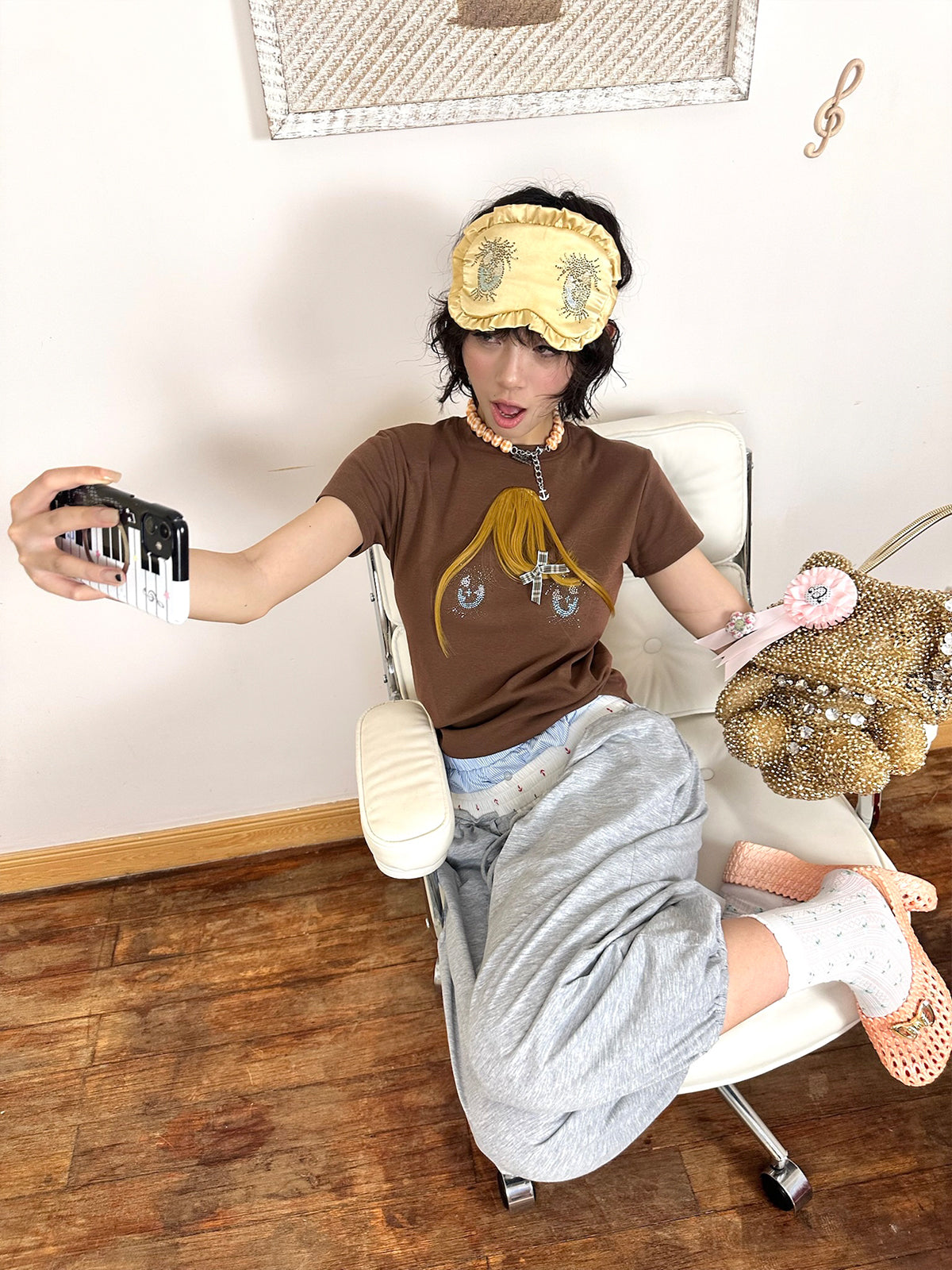 Big Eye Rhinestone Bangs Wig Tee
