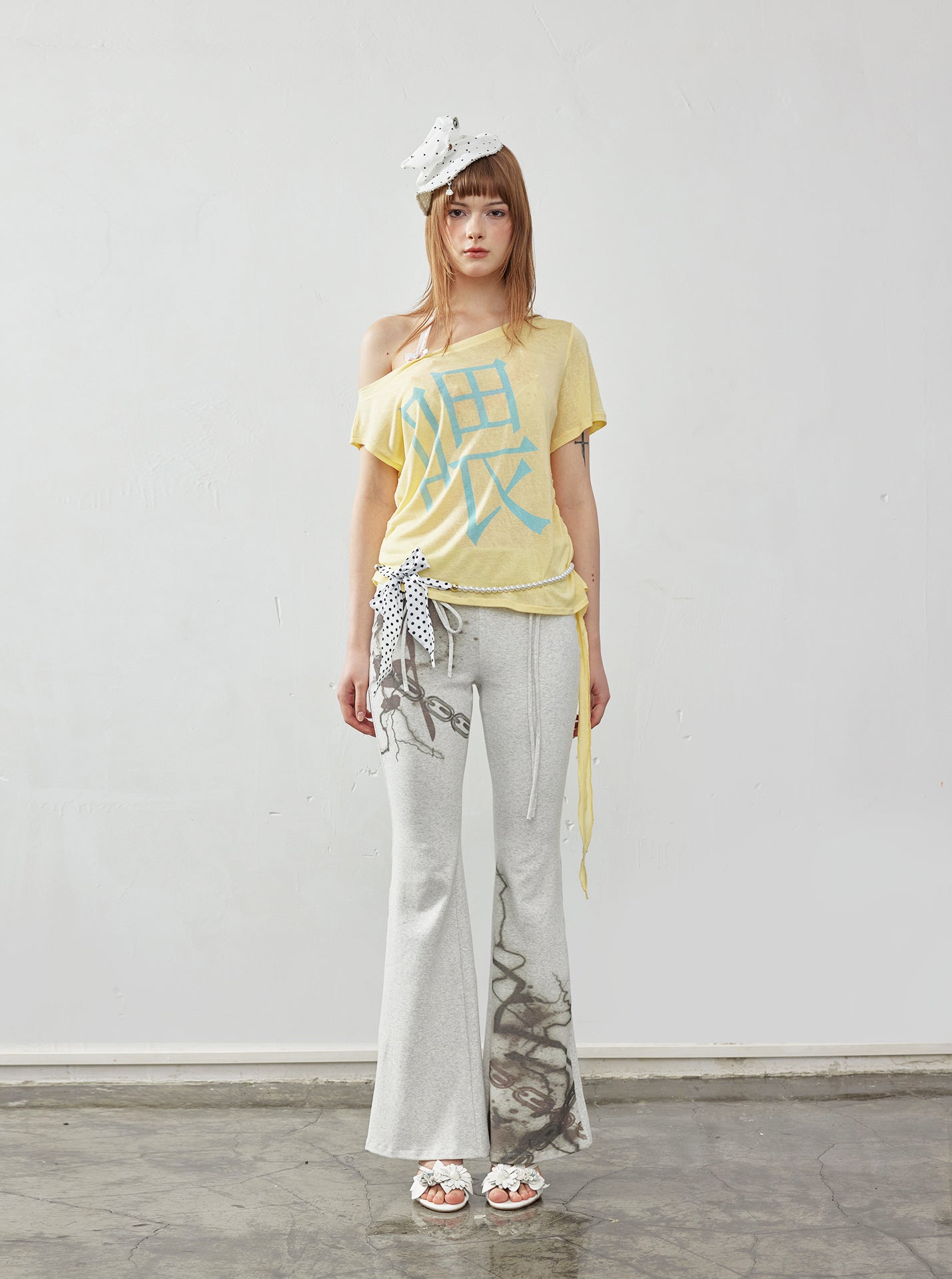 "HEY!"Off-Shoulder Graphic Crop Top