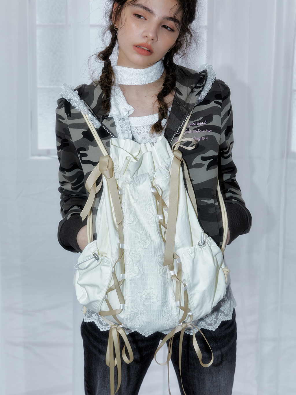 Strappy drawstring bag