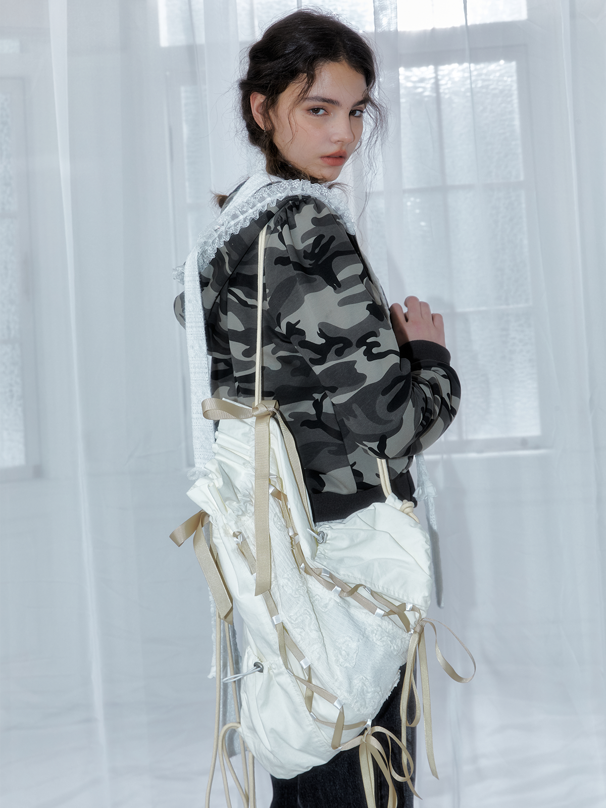Strappy drawstring bag