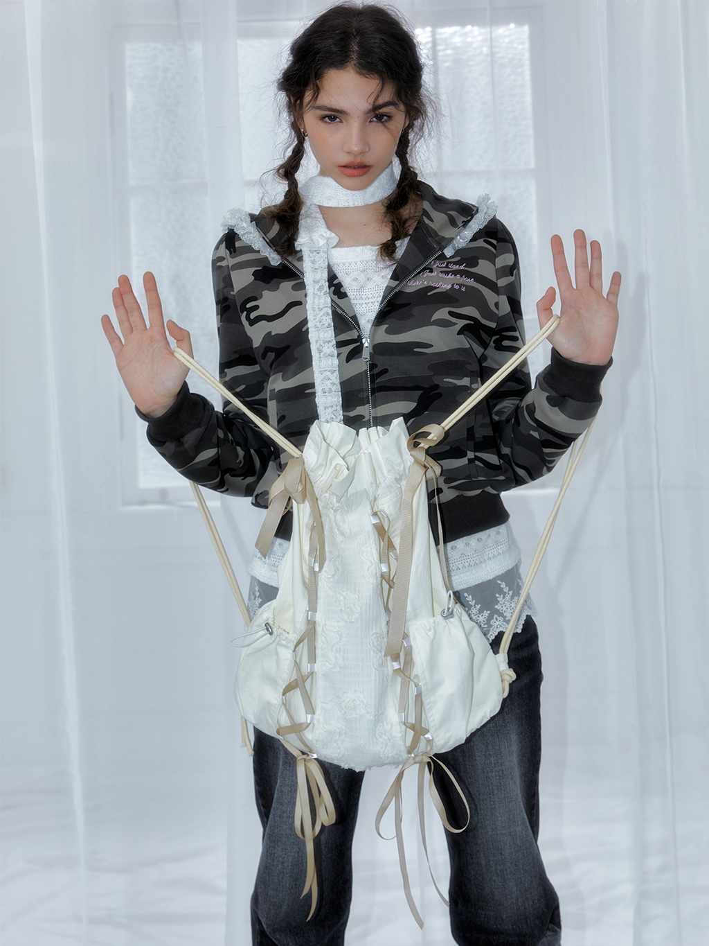 Strappy drawstring bag