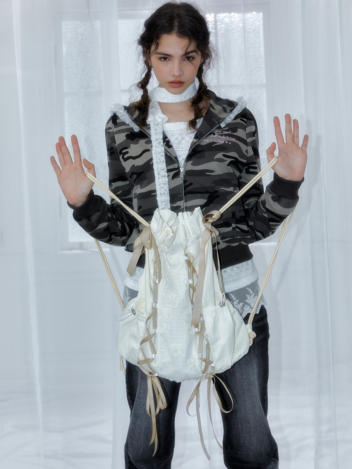 Strappy drawstring bag