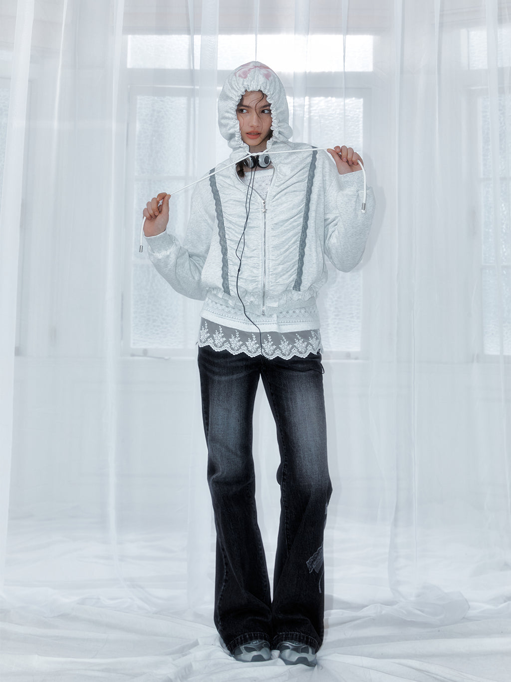Lace pleated hoodie