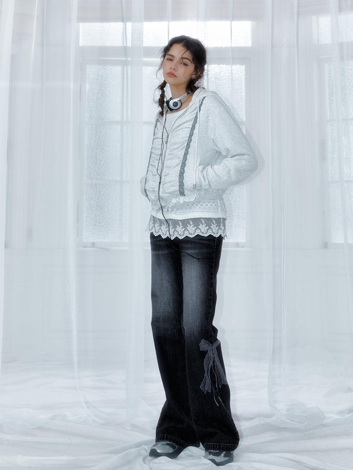 Lace pleated hoodie