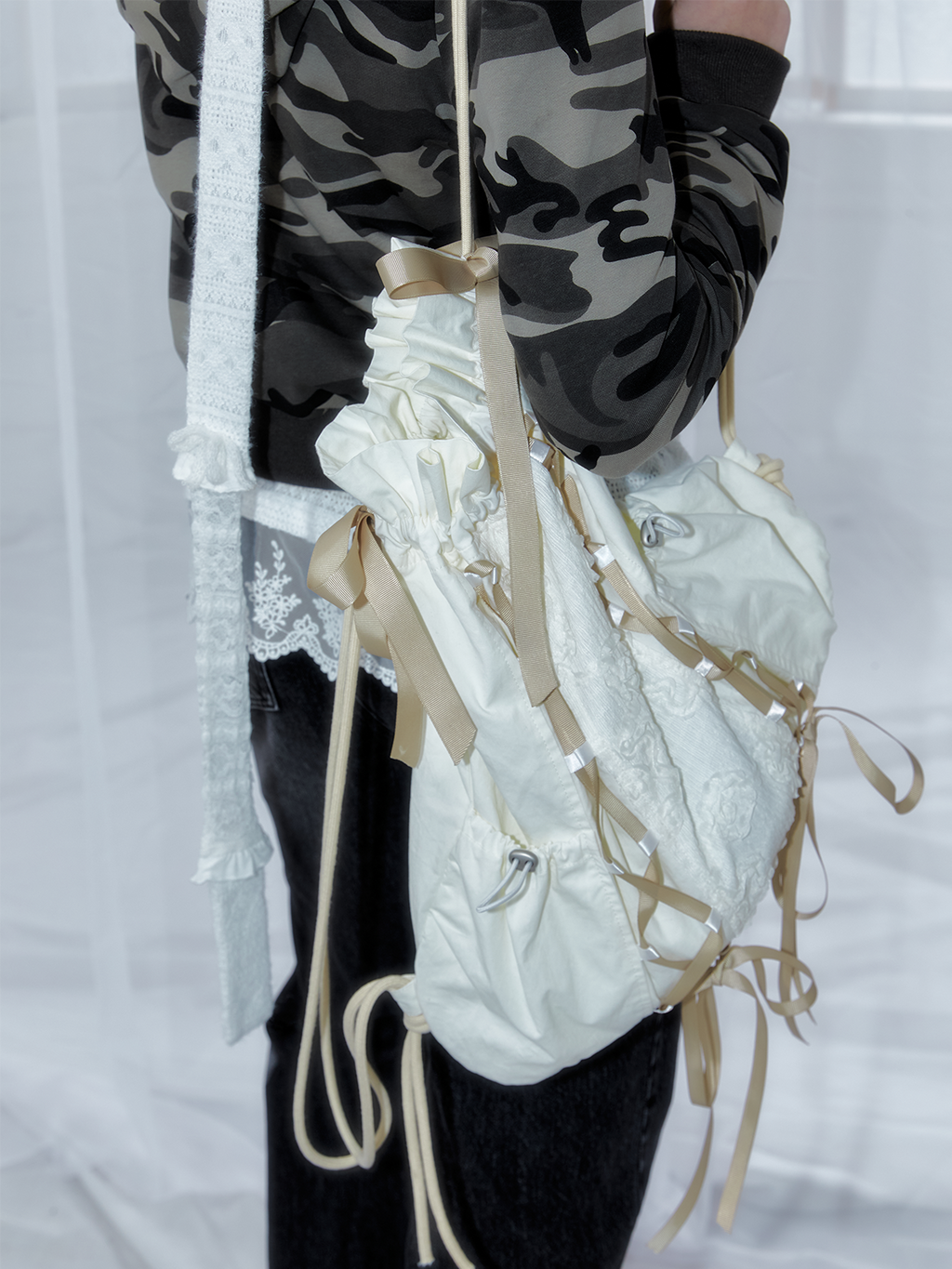 Strappy drawstring bag