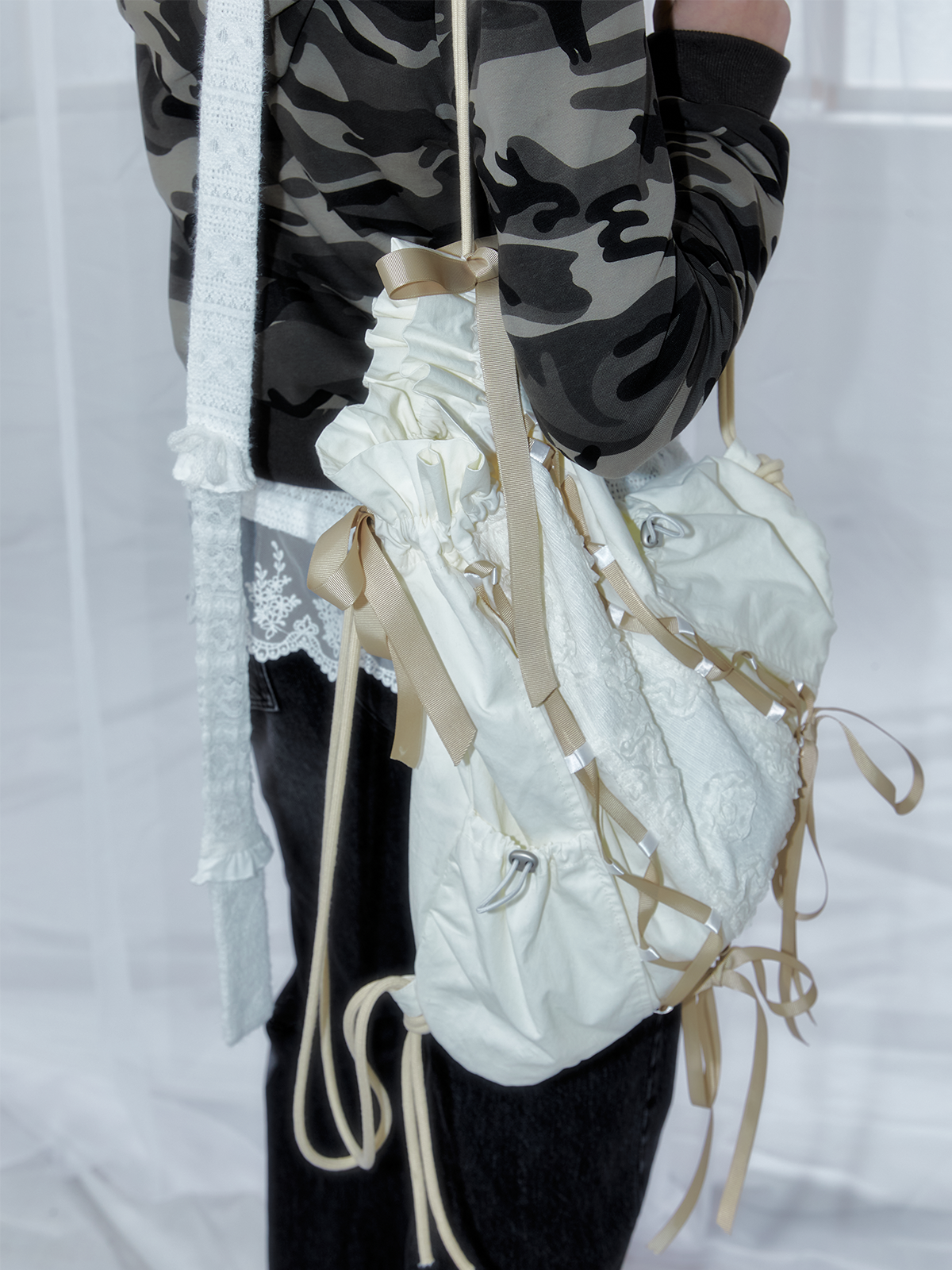 Strappy drawstring bag