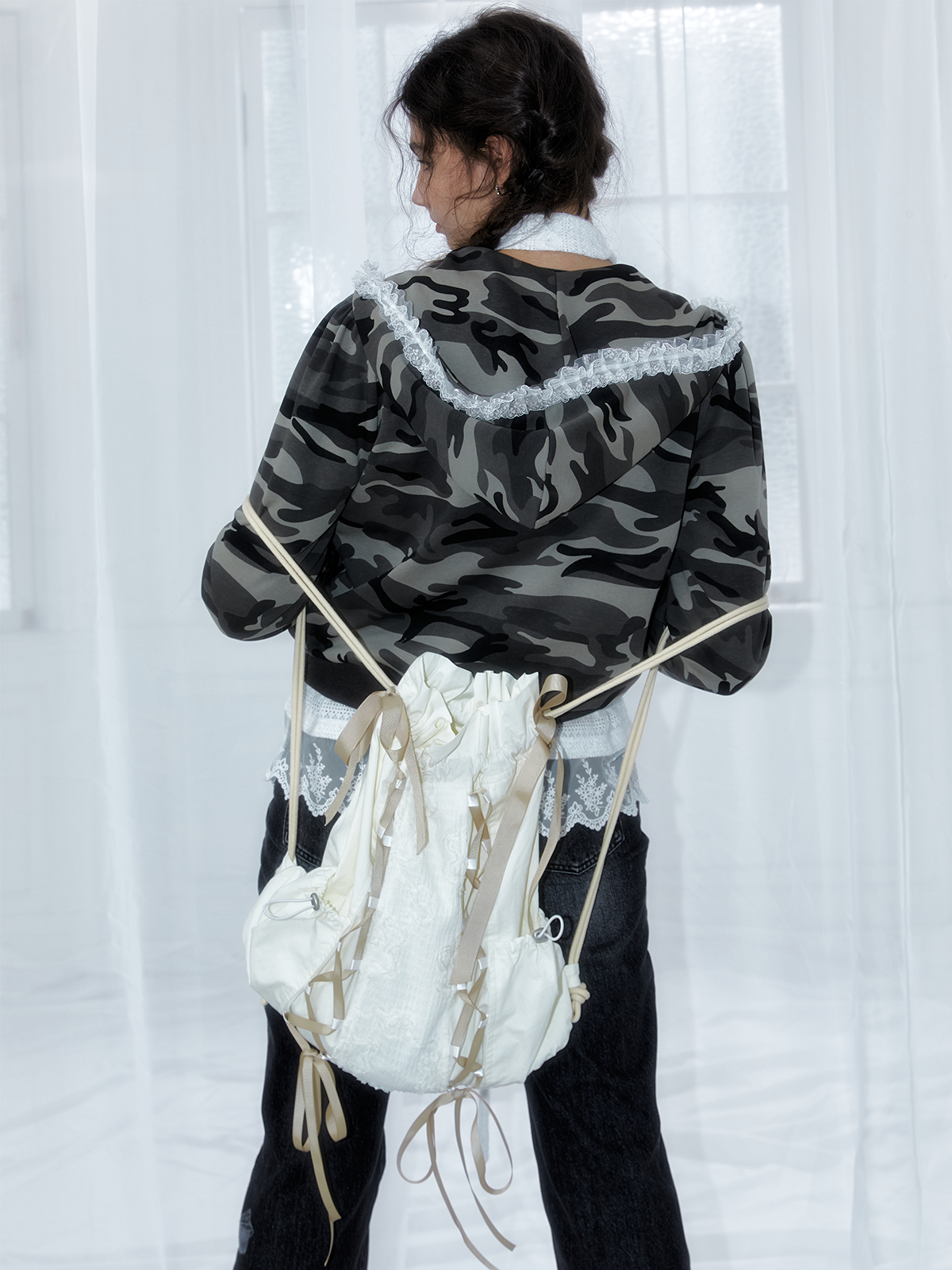 Strappy drawstring bag