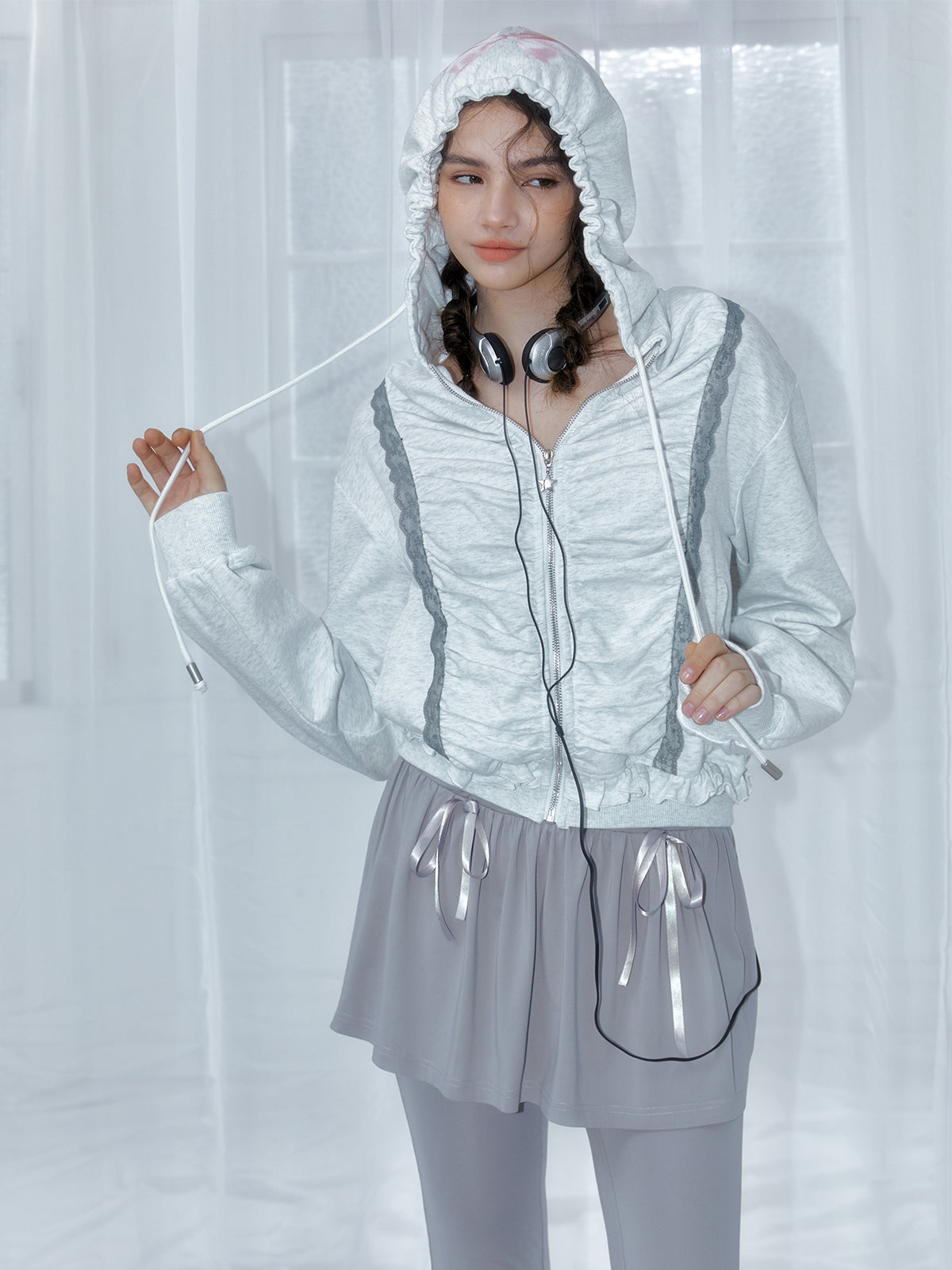 Lace pleated hoodie